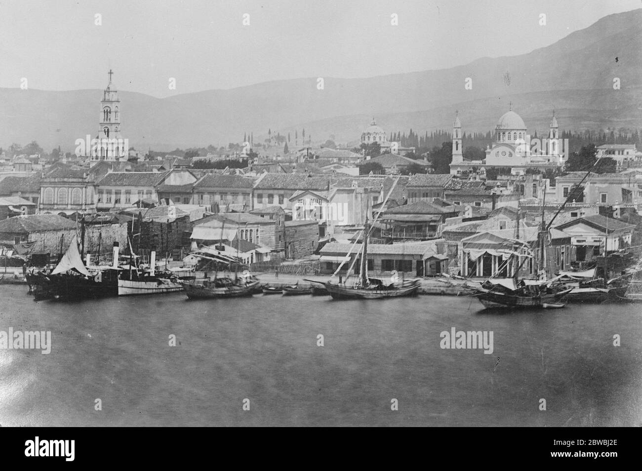 Smyrna sur la côte égéenne de la Turquie le quartier grec qui doit être réduit à cendres le 16 septembre 1922 Banque D'Images