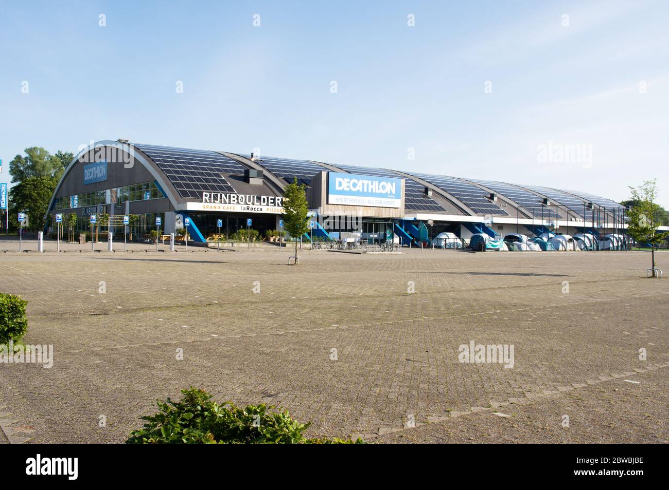 Arnhem, pays-Bas - 26 mai 2020:Rijnhal avec le magasin de Decathlon de Rijnhal est un stade intérieur de 5,000-capacité situé à Arnhem Banque D'Images