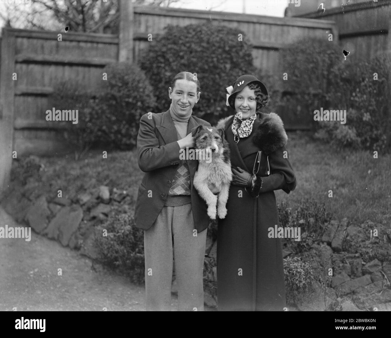 Alfred Smirke , le jockey , et sa Fiancée , Mlle Margery vendredi ( marié le 27 janvier 1934 ) 16 janvier 1934 Banque D'Images