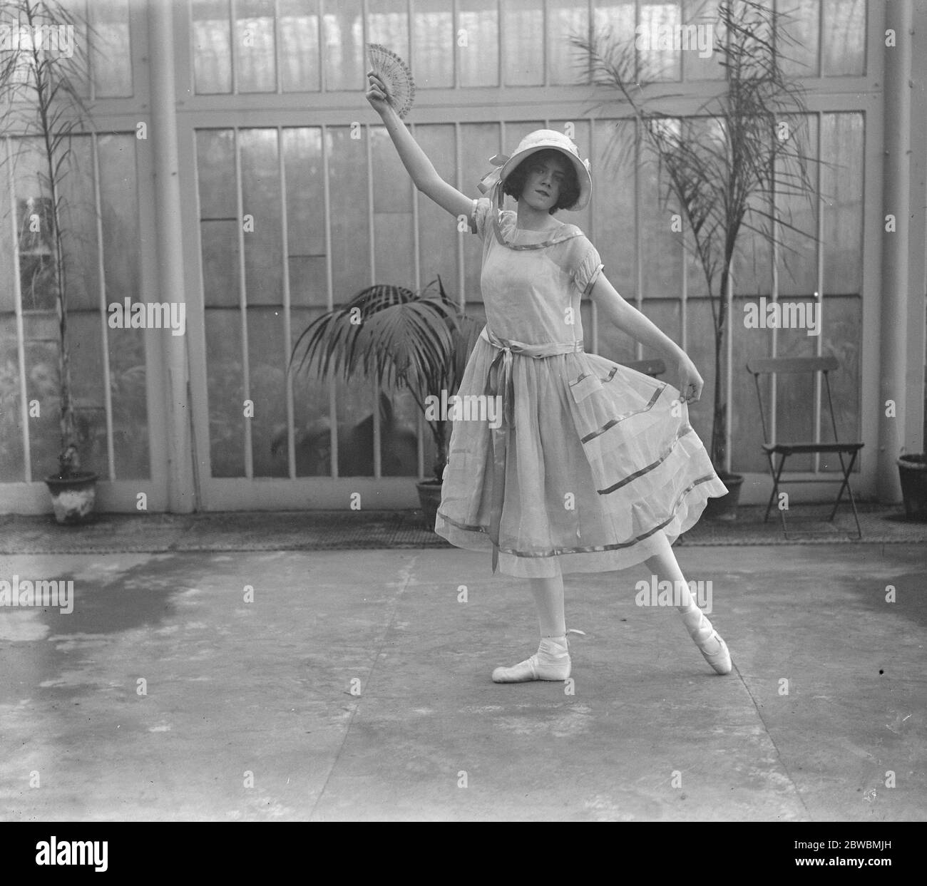 Société Childrens Garden Party Miss Marcella Duggan ( Greig ' s Spring Song ) 22 juin 1922 Banque D'Images