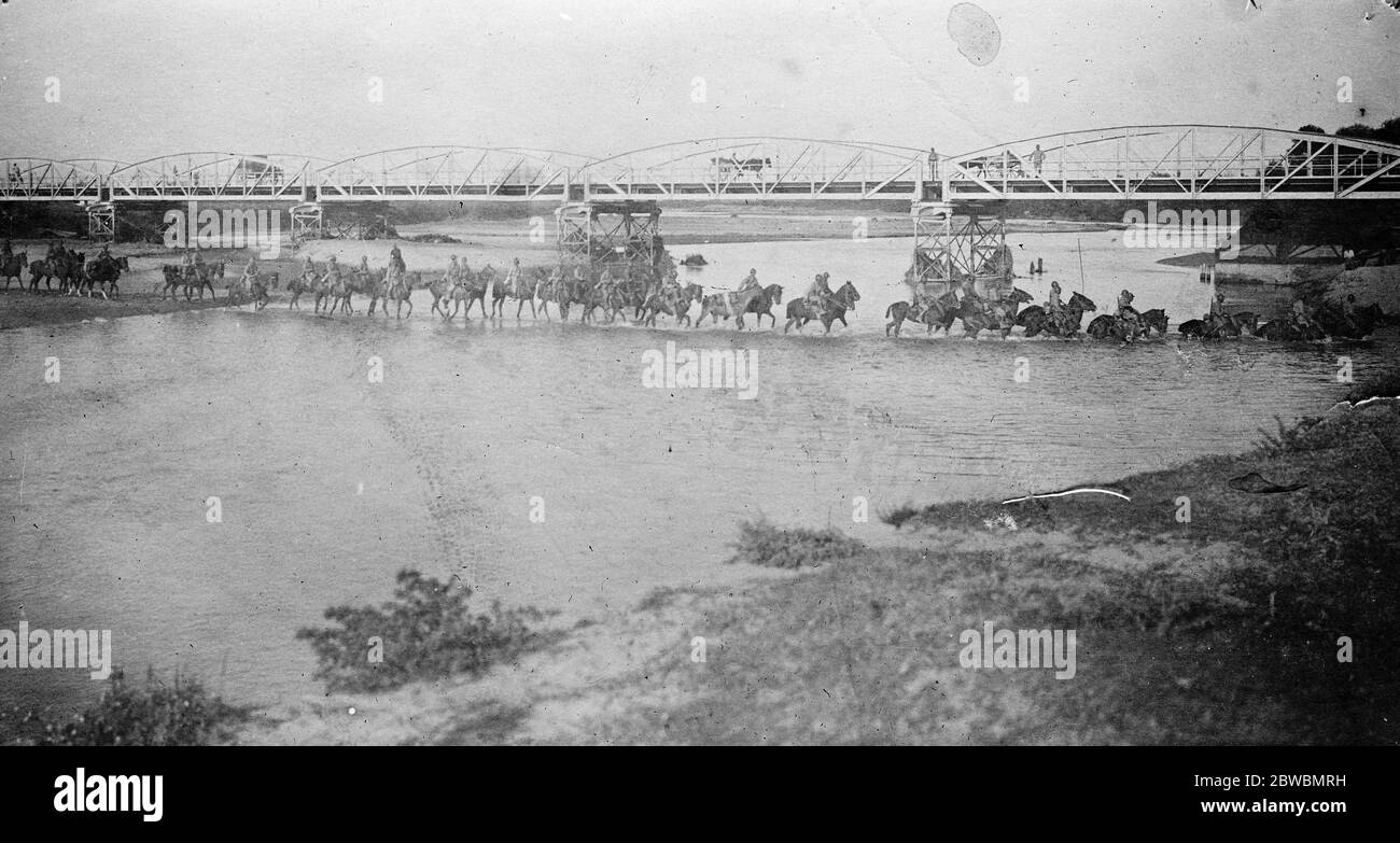 Cavalerie grecque traversant la rivière Hermus près de Philadelphie 10 août 1920 Banque D'Images