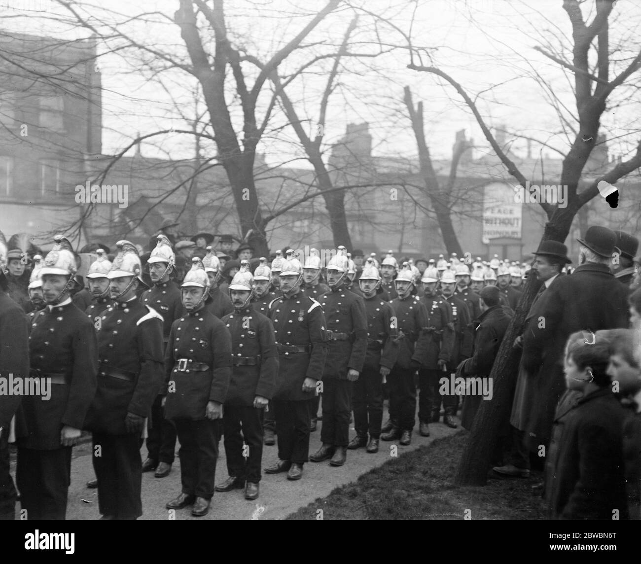 Funérailles des pompiers victimes de la grande explosion 30 janvier 1917 Banque D'Images