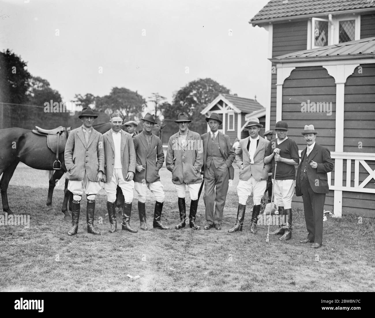 Ranelagh Polo club - H J Sutton , Stanley Barton , Capitaine R R Smart , Capitaine l'hon Lionel Lambert , Major J S Mason ( hon Polo Manager ) , Capitaine C M Barton , Capitaine Harry Rich et E F Askew ( sec County Polo Association ) 3 juillet 1928 Banque D'Images