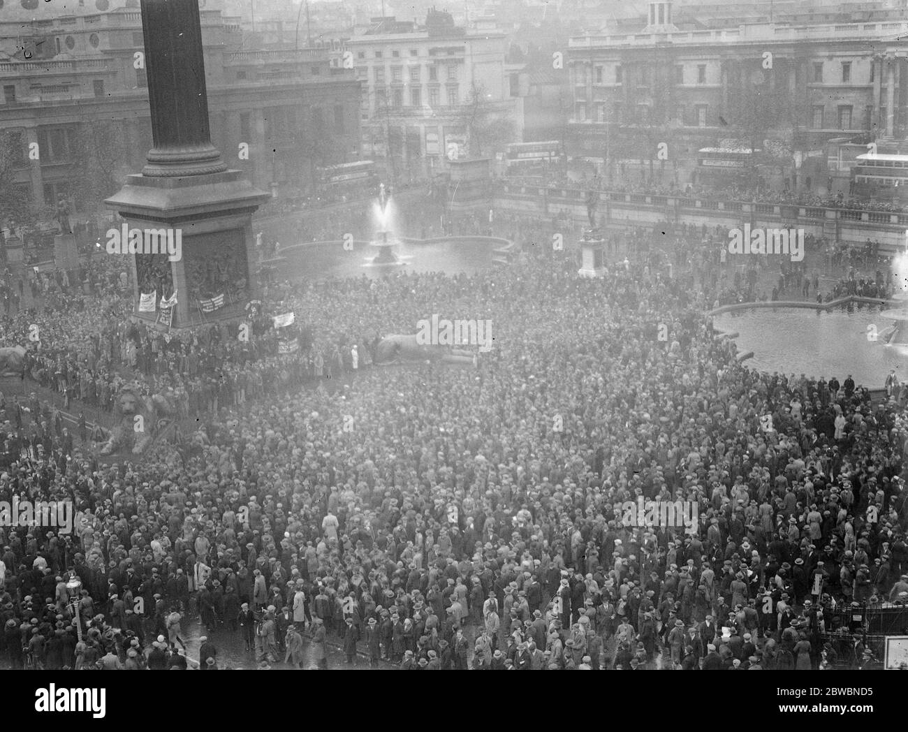 Grande réunion de masse à Trafalgar Square pour protester , avec les marches de la faim contre le test des moyens 30 octobre 1932 Banque D'Images
