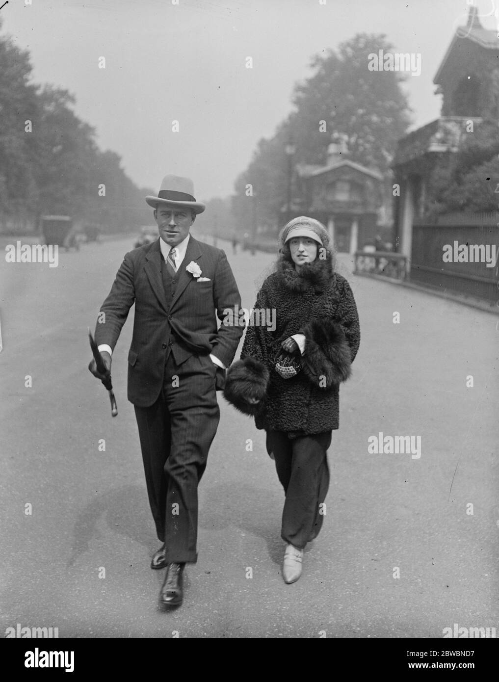 Un yachting bien connu MP engagé . L'engagement est annoncé entre le capitaine R Terrell , le député , le célèbre yachtsman , et Mlle Marjorie O ' Connor . 9 juin 1923 Banque D'Images