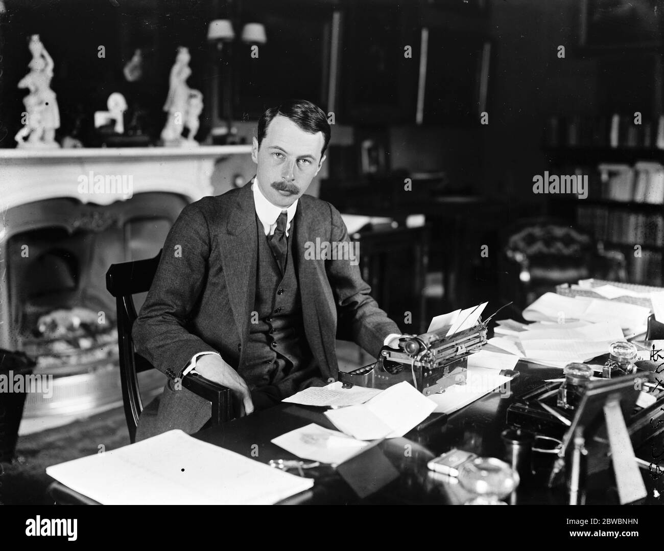 La grande lutte politique . Le fils et héritier du duc de Devonshire comme candidat conservateur le marquis de Hrtington conteste la division du Derbyshire occidental comme candidat conservateur le 28 octobre 1922 Banque D'Images