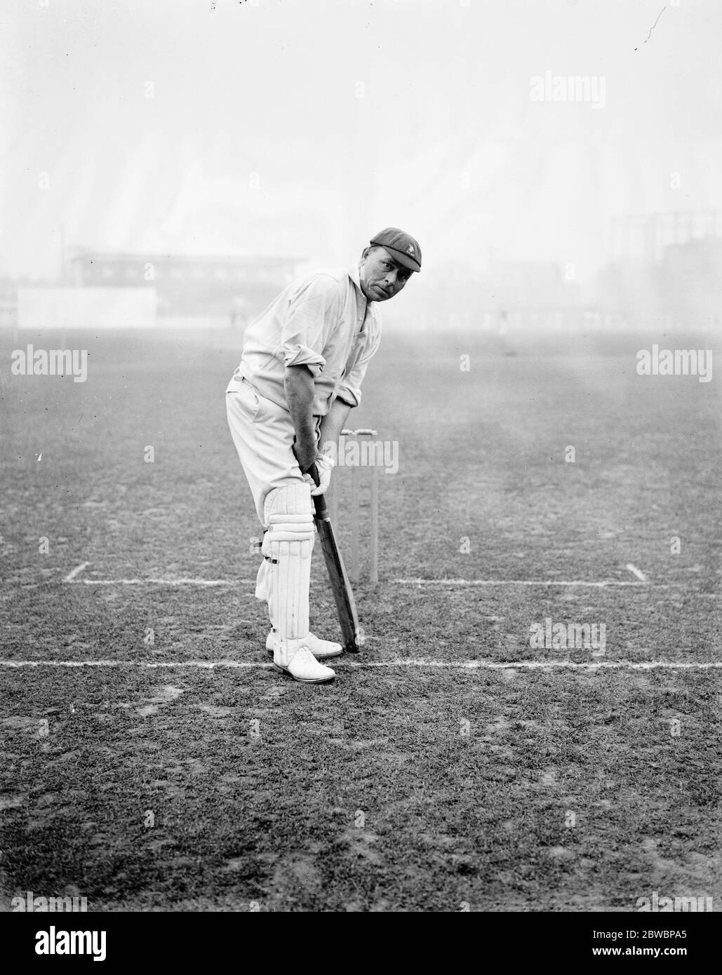 Les joueurs de cricket sud-africains pratiquent à l' Kennington Oval , Londres Claude carter ( Natal ) , qui joue au cricket de première classe depuis 25 ans . Il est considéré comme un remarquable lanceur de gauche 26 avril 1924 Banque D'Images