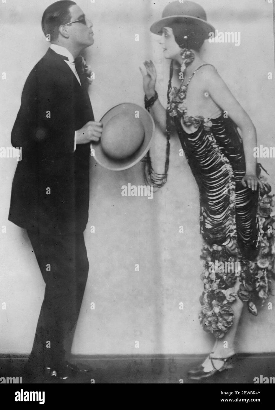 Les plus grands artistes de cabaret d'Autriche pour Londres . M Roberts et Mlle Maria Ley , les plus grands artistes de cabaret d'Autriche , qui doivent apparaître à Londres dans de nouvelles danses acrobatiques . 28 août 1925 Banque D'Images