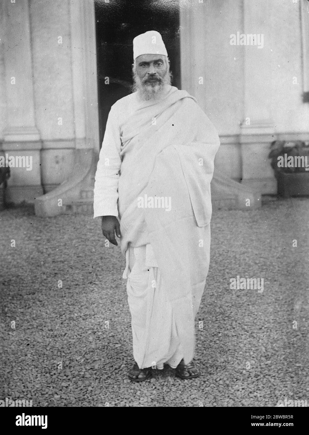 Brillant Swarajist a choisi le président de l'Assemblée législative indienne par deux voix . M. V J Patel, élu à la majorité de deux voix . En prenant la présidence , il a fait une déclaration remarquable à l'effet qu'il n'était plus un Swarajist mais appartenait à toutes les parties . 14 septembre 1925 Banque D'Images