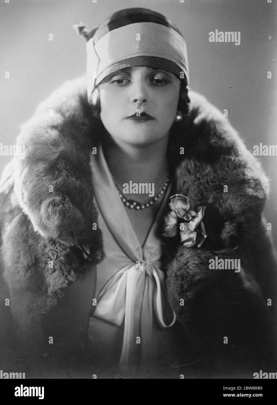 Baronne Klinger , qui s'est suicidée avec un revolver quand elle a entendu son mari avoir été gravement blessé dans les poumons par le prince Orloff . 5 juin 1926 Banque D'Images