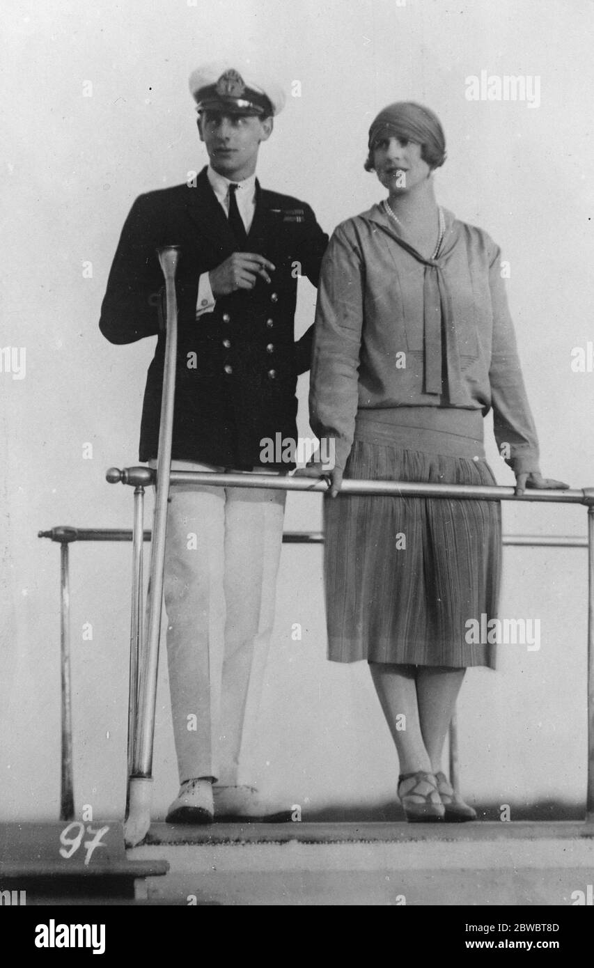 Redevance sur le Danube Bleu . Le Prince Nicholas et la princesse de la Couronne de Roumanie photographiés pendant un court voyage en rivière . 21 décembre 1926 Banque D'Images