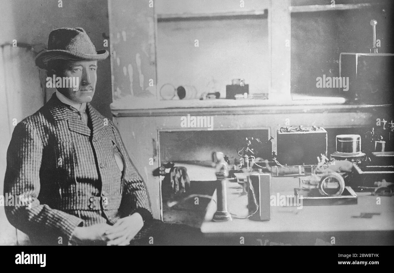 Trente ans de sans fil , exposition d'anniversaire au Royal Albert Hall M. Marconi avec appareil utilisé pour recevoir le premier signal sans fil de l'Atlantique Trans à Terre-Neuve 1901 10 septembre 1925 Banque D'Images