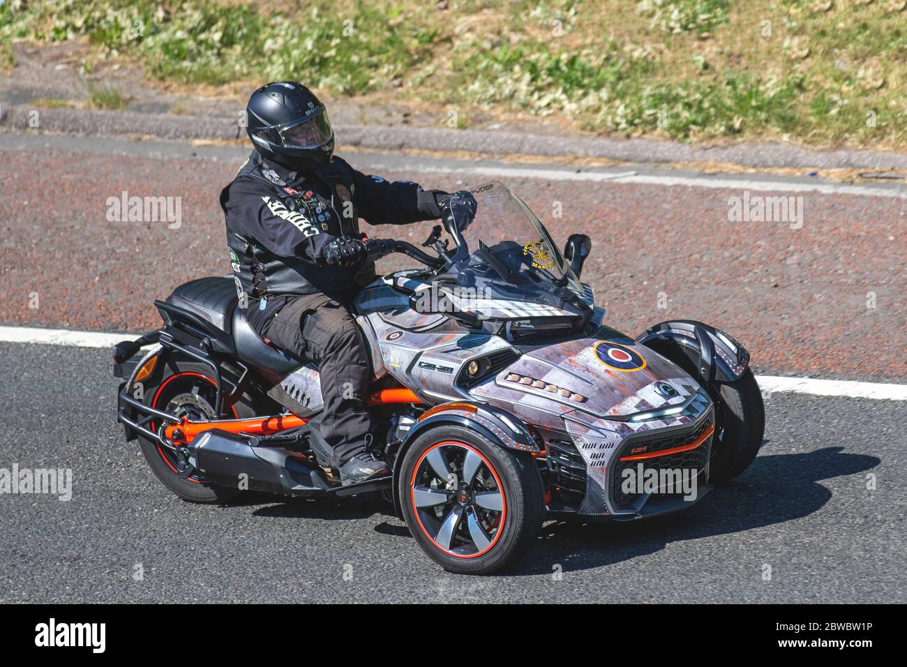 Spyder Cam 2000 trike Together Manchester personnalisé; motocycliste; trois véhicules à roues, motos, véhicule, motos, 3 roues, trike, tricycle, moto 3 roues, motos trikes, routes à trois roues, motos, motocyclistes, motocyclistes motorisés sur l'autoroute M6 Chorley, Royaume-Uni Banque D'Images