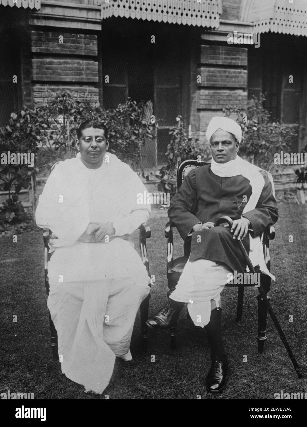 Le très honorable Shrinivasa Satri et le maire de Calcutta . Le RT Hon Srinivasa Satri , P C , Freeman de la ville de Londres , qui a reçu une adresse de bienvenue de la Société à l'occasion de sa visite à Calcutta . Il est vu avec le Maire Swarajiste de Calcutta , J N Sen Gupta ( à droite ) 23 mars 1926 Banque D'Images