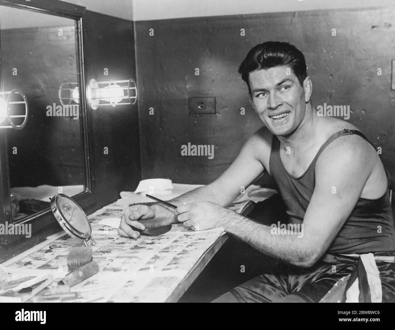 Le champion du monde des poids lourds embarque pour une visite de Vaudeville . Gene Tunney a mis l'accent sur le côté artistique de son prowese pugiliste en ouvrant un engagement théâtral au théâtre d'État de Loew , New York . 7 décembre 1926 Banque D'Images