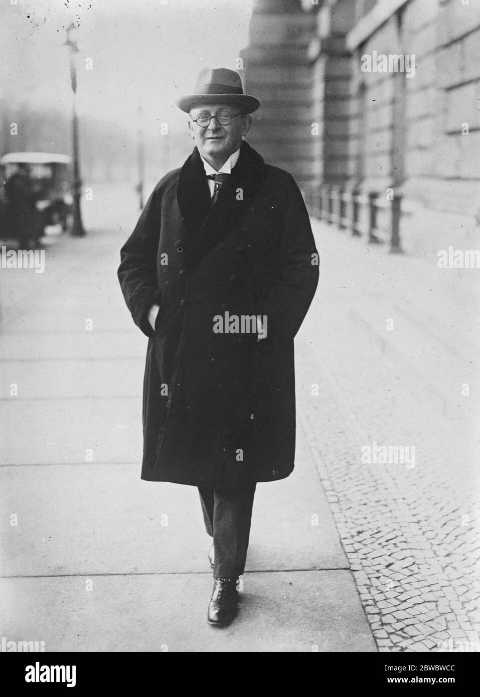 Le démocrate formera un gouvernement de coalition pour l'Allemagne Herr Koch , dirigeant des démocrates , qui s'est engagé à former un gouvernement de coalition pour l'Allemagne le 14 décembre 1925 Banque D'Images