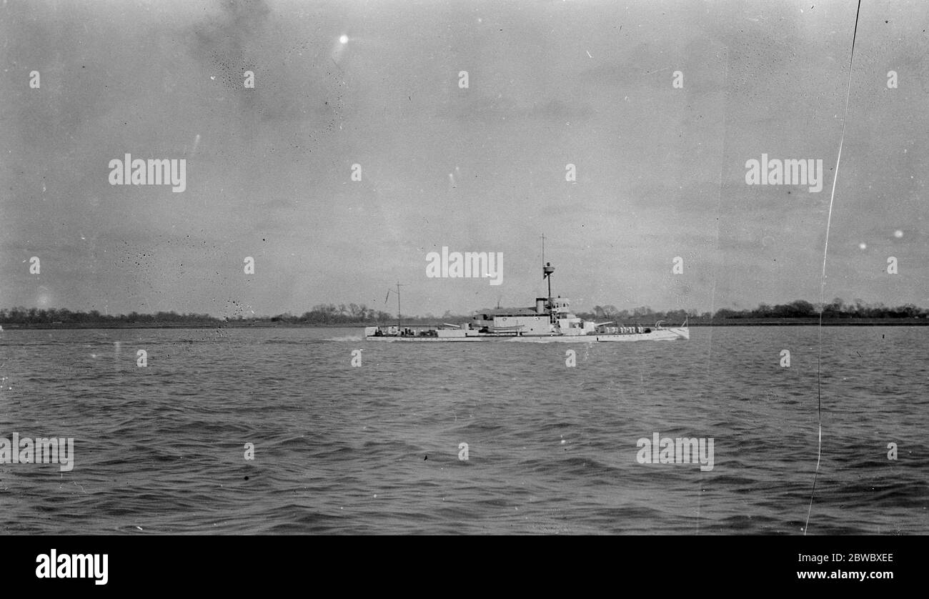 Canonnière britannique sur le fleuve Yangtse . HMS Scarab , bateau-canon de la rivière britannique , descendant le fleuve Yangtse , près de Chinkiang . 21 février 1927 Banque D'Images