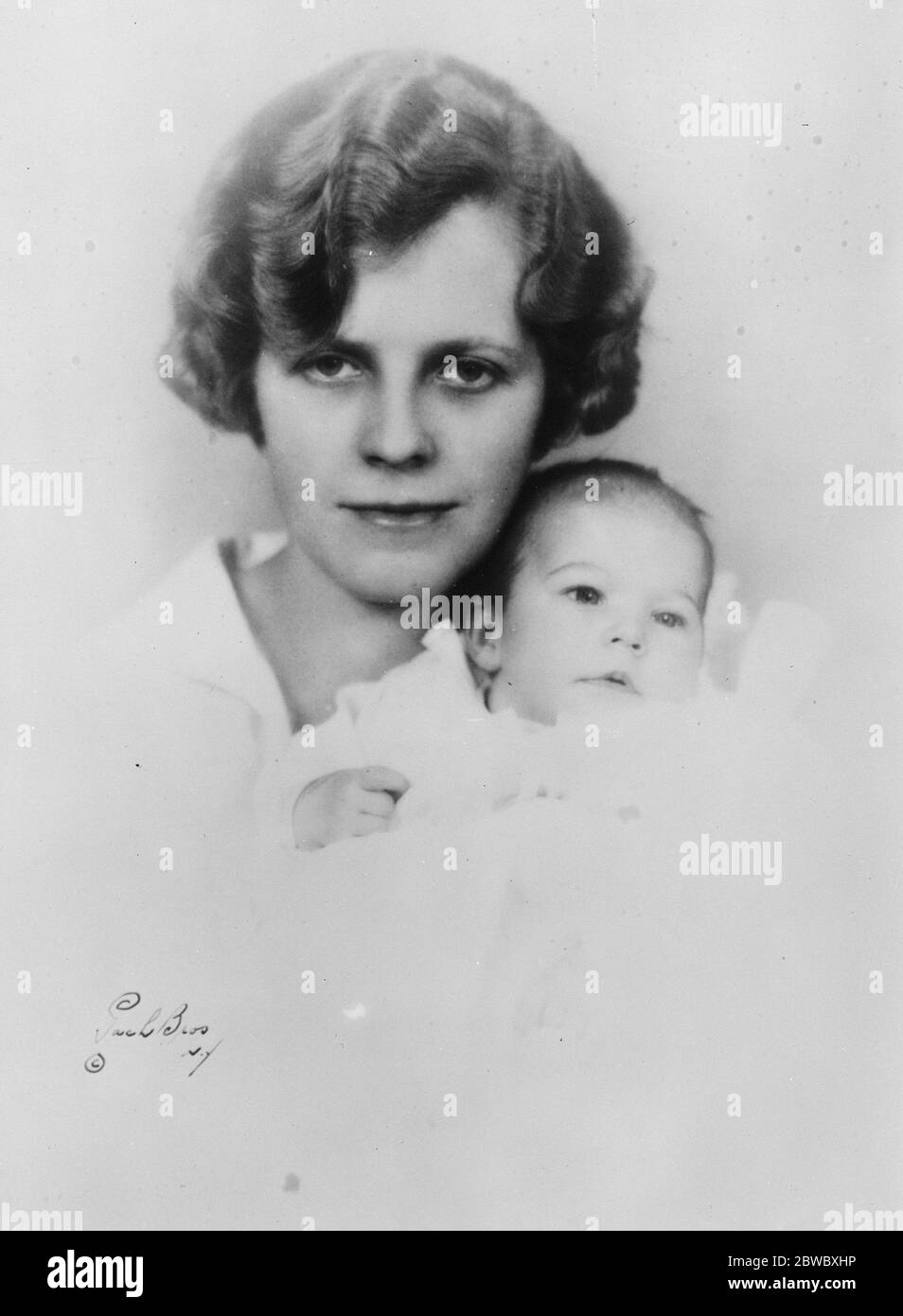 Mme Irving Berlin avec bébé . Mme Irving Berlin , photographiée pour la première fois avec sa petite fille , Mary Ellin . 5 février 1927 Banque D'Images