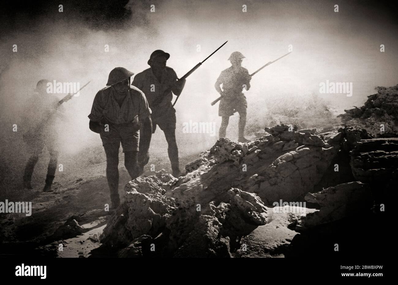 Les troupes de la première bataille d'El Alamein (du 1er au 27 juillet 1942), une bataille de la campagne du désert occidental de la deuxième Guerre mondiale, ont combattu en Égypte entre les forces de l'axe (Allemagne et Italie) de l'Armée Panzer Afrique (Panzerarmee Afrika), Qui comprenait les Korps Afrika sous le maréchal (Generalfeldmarschall) Erwin Rommel et les forces alliées (British Imperial et Commonwealth) (Grande-Bretagne, Inde britannique, Australie, Afrique du Sud et Nouvelle-Zélande) de la huitième armée (général Claude Auchinleck). Banque D'Images