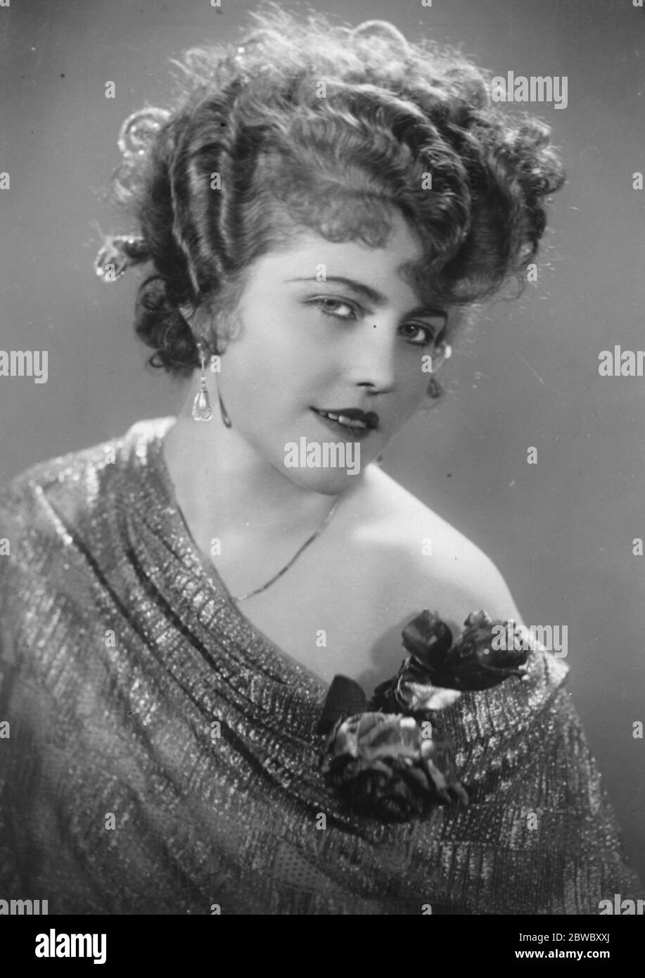 Gagnant d'un concours de coiffures de roman . Mlle Antoinette Graben , qui a porté le 1er prix de £ 100 offert par le propriétaire du cabaret le plus intelligent de Vienne à la dame patron qui a pu lui habiller ses cheveux de manière plus becomeuse dans un espace de 10 minutes . 24 Dédempteur 1926 Banque D'Images