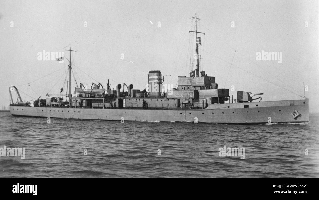 HMS Badminton était un mineur de la Marine royale de la première Guerre mondiale de classe Hunt. Au début des années 1920, Badminton a participé à des patrouilles côtières au large de l'Irlande, principalement dans l'approvisionnement et le soutien des stations de Coastguard, mais aussi dans le but de cibler le trafic d'armes. Juin 15 1926 Banque D'Images