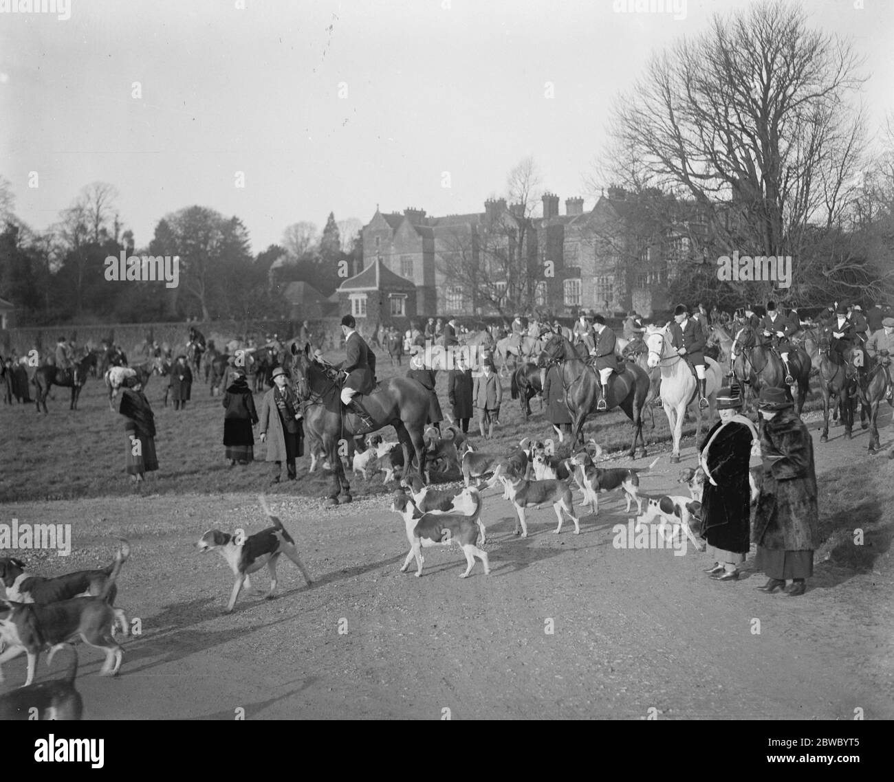 Les huds de Old Berkeley se rencontrent à Checkrs . La rencontre montrant les chèques en arrière-plan . 24 janvier 1925 Banque D'Images
