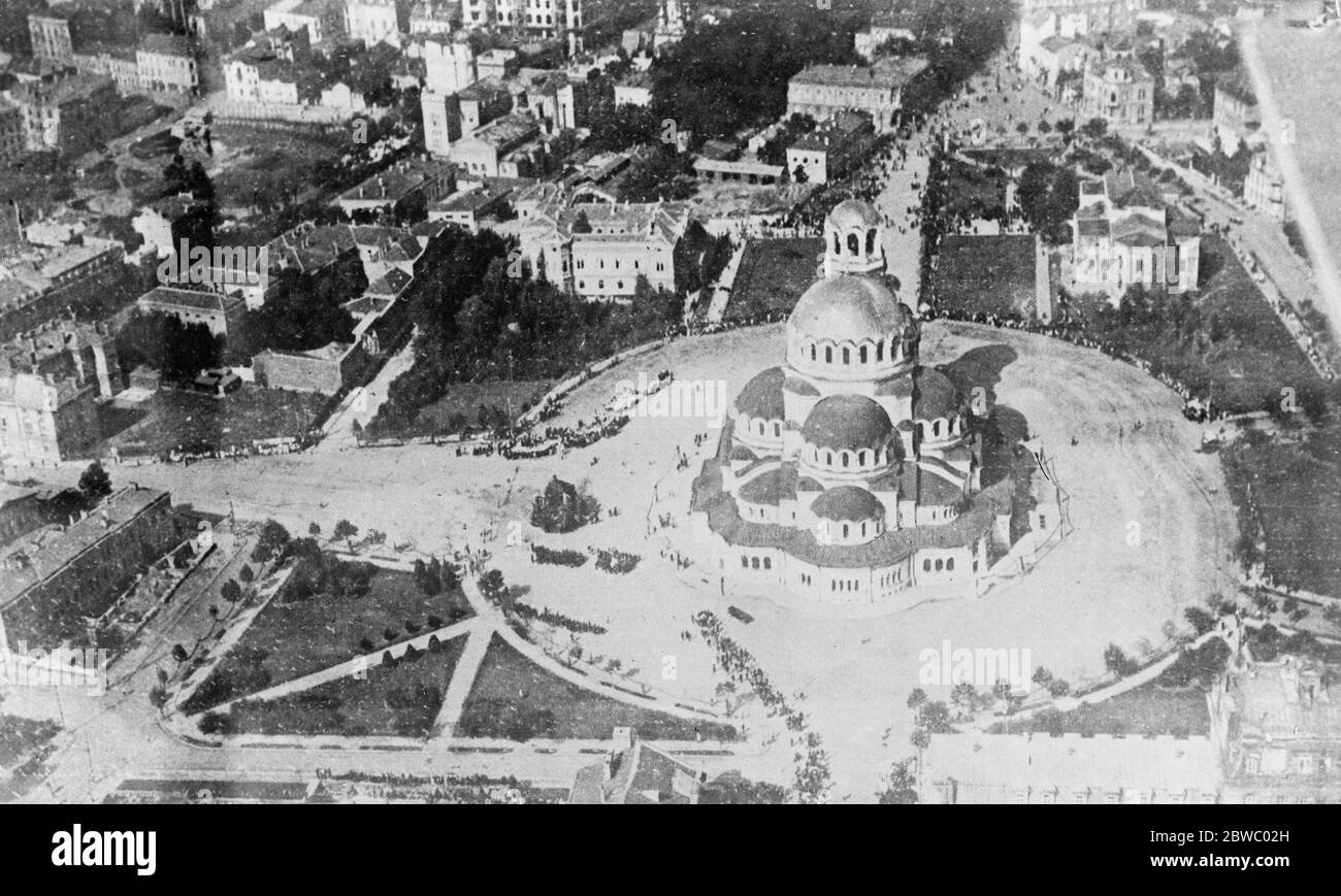 140 tués dans la cathédrale de Sveta Nedelia à Sofia (Bulgarie) explosion de bombe pendant les funérailles du général C Georgieff 18 avril 1925 Banque D'Images