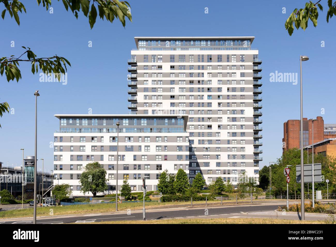 Skyline Plaza, un immeuble de bureaux de haute hauteur rénové à Basingstoke. Concept: Marché de location, appartements, investissement immobilier, propriétaires, location Banque D'Images