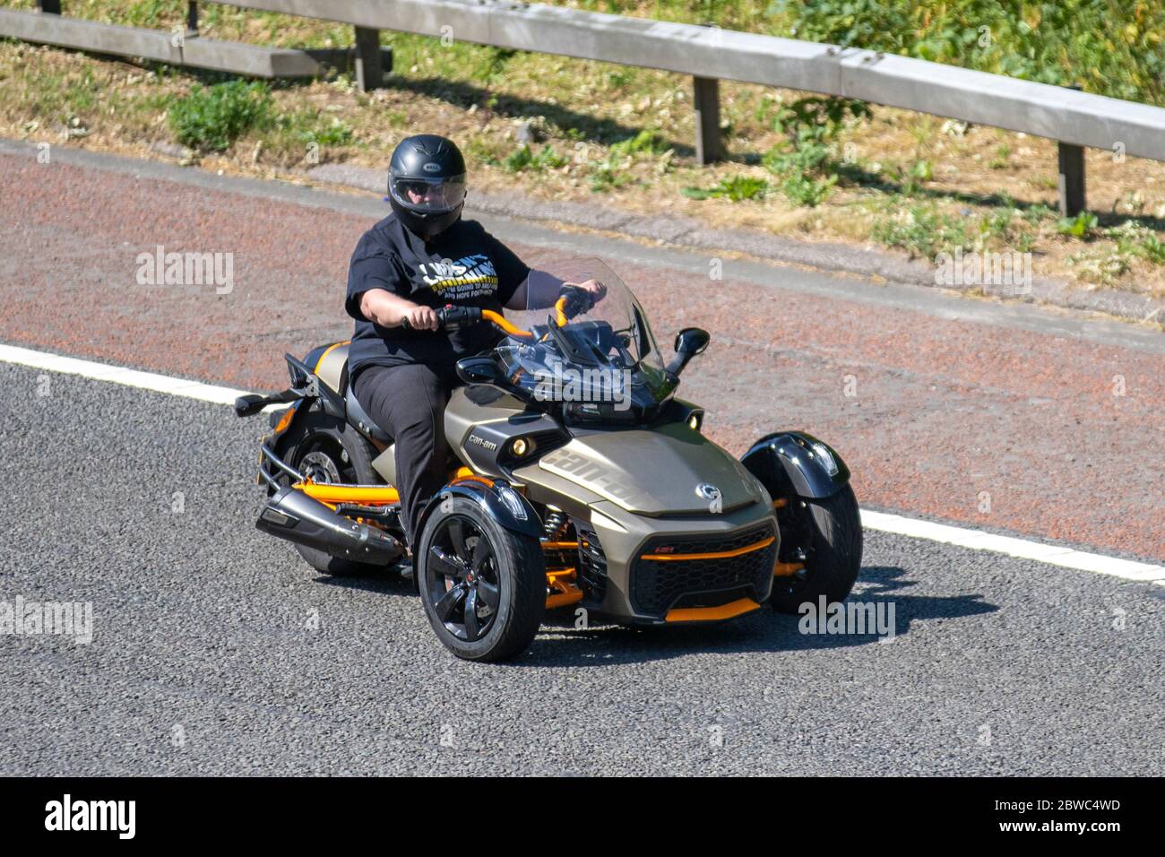 CAN-Am DRF Trike ; motocycliste ; transport à trois roues, motos, véhicule, routes, motos, motocyclistes qui se conduisent sur l'autoroute M6 Chorley, Royaume-Uni Banque D'Images