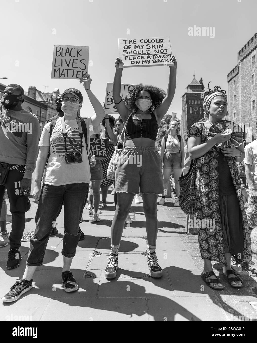 Cardiff, Royaume-Uni. 31 mai 2020. Des centaines de personnes se rassemblent dans le parc du château de Cardiff pour manifester une paisible protestation de Black Lives Matter. Banque D'Images