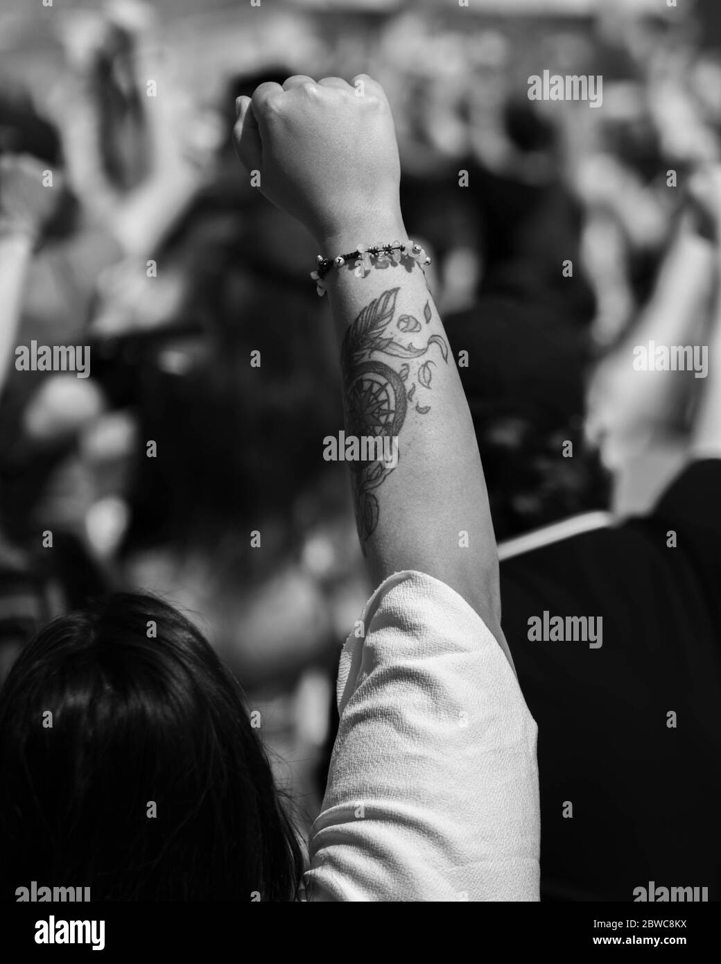 Cardiff, Royaume-Uni. 31 mai 2020. Des centaines de personnes se rassemblent dans le parc du château de Cardiff pour manifester une paisible protestation de Black Lives Matter. Banque D'Images