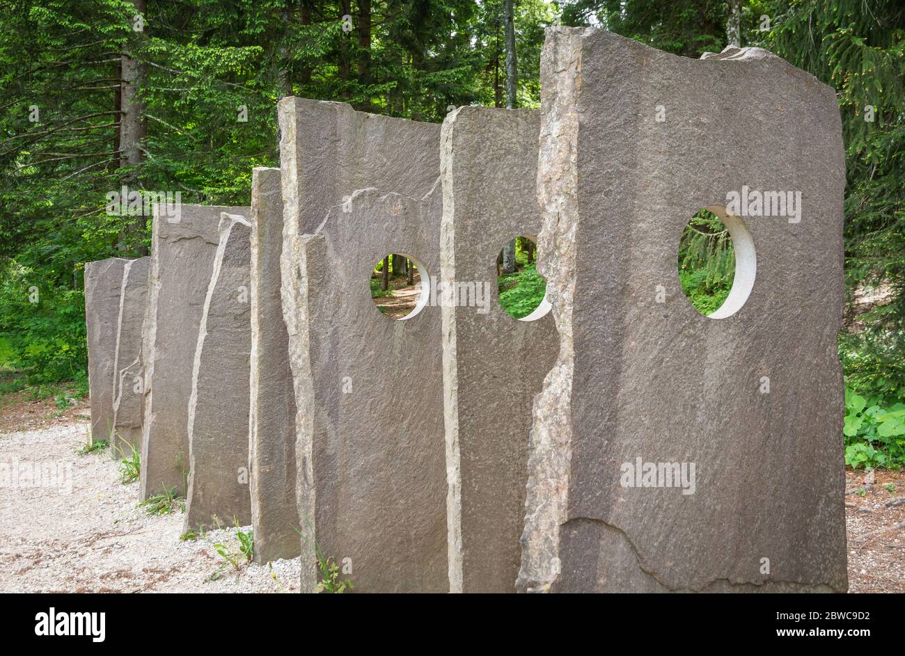 Le bois d'Arte Sella est utilisé dans la nature dans le Trentin-Haut-Adige, Borgo Valsugana, la vallée de la Sella, Borgo Valsugana au nord de l'Italie, en Europe. Arte Sella. Banque D'Images