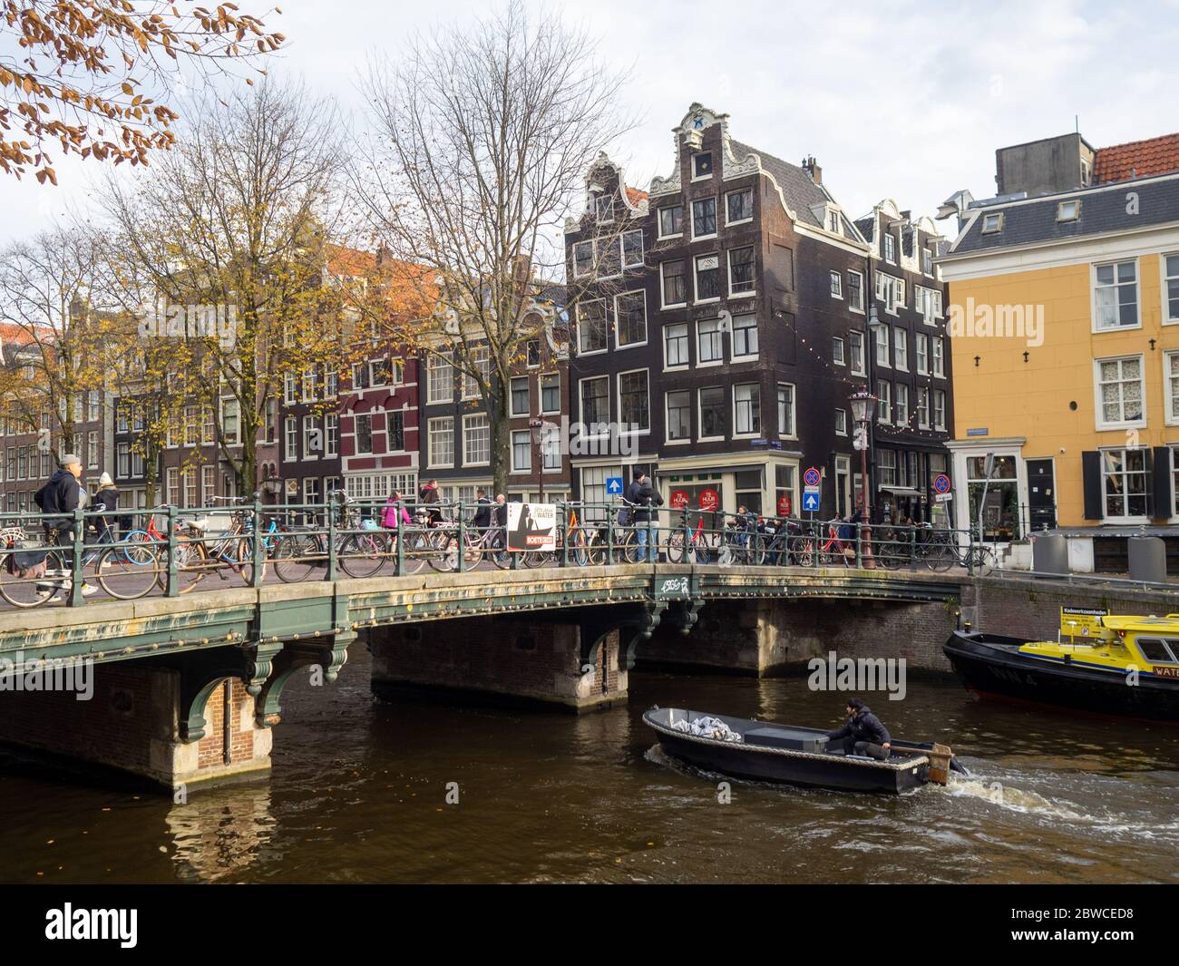 Canal et pont d'Amsterdam Banque D'Images