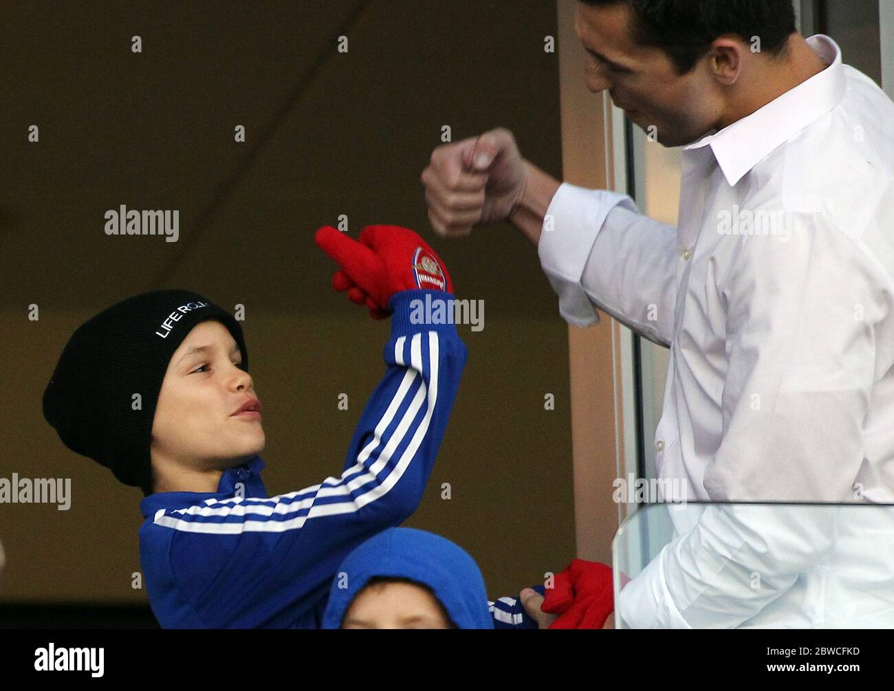 Romeo Beckham, Brooklyn Beckham, avril 2012, un garçon en colère avec une nounou au Galaxie de Los Angeles contre Portland Timbers dans la MLS au Home Depot Center, Carson, Californie. Banque D'Images