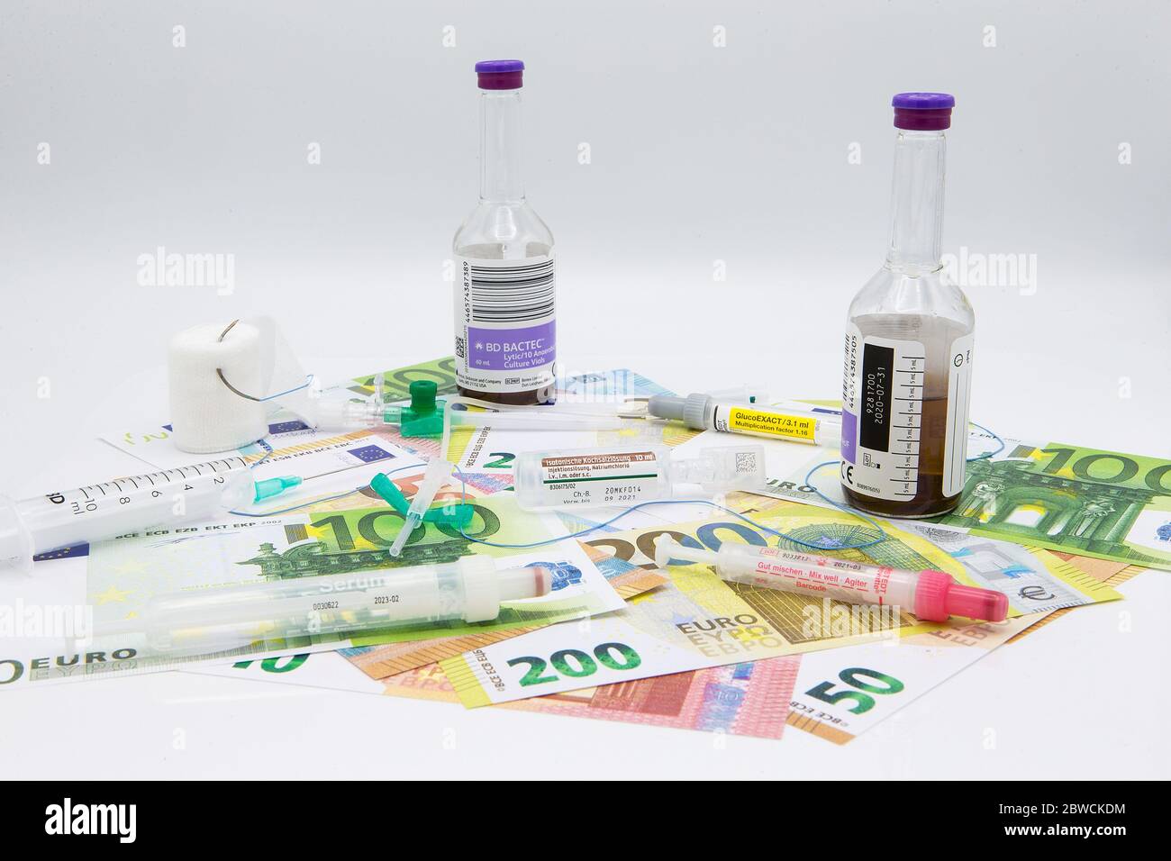 Melle, Allemagne. 29 mai 2020. Melle, Allemagne 29 mai 2020: Images de symboles - 2020 le matériel médical se trouve sur les billets, les billets en euros, le dispositif/symbole/photo de symbole/caractéristique/détail/| usage dans le monde crédit: dpa/Alay Live News Banque D'Images