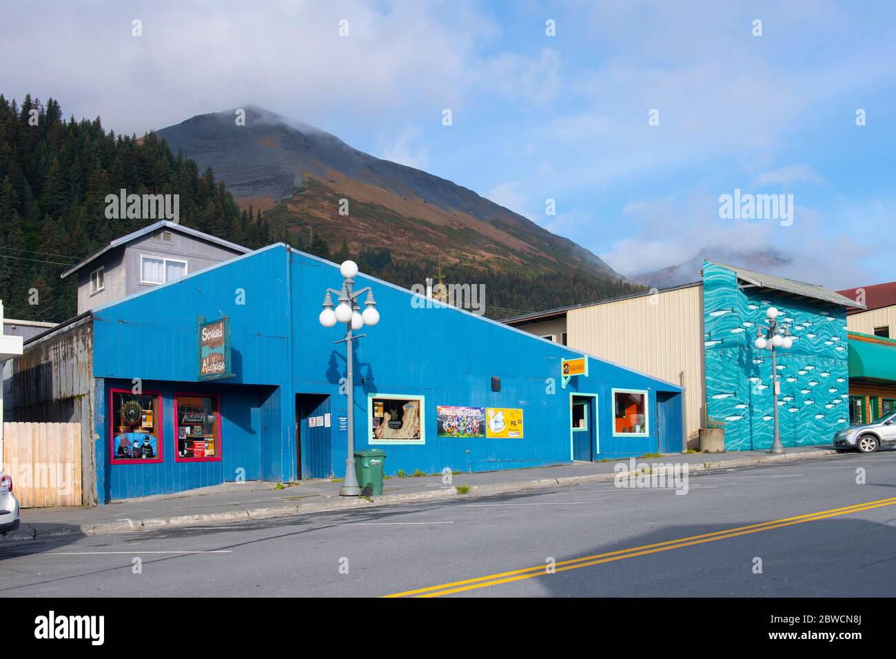 Bâtiments historiques dans le centre-ville de Seward sur la 4e Avenue près de Washington Street, Seward, Kenai Peninsula, Alaska, Etats-Unis. Seward est près du parc national du fjord Kenai. Banque D'Images