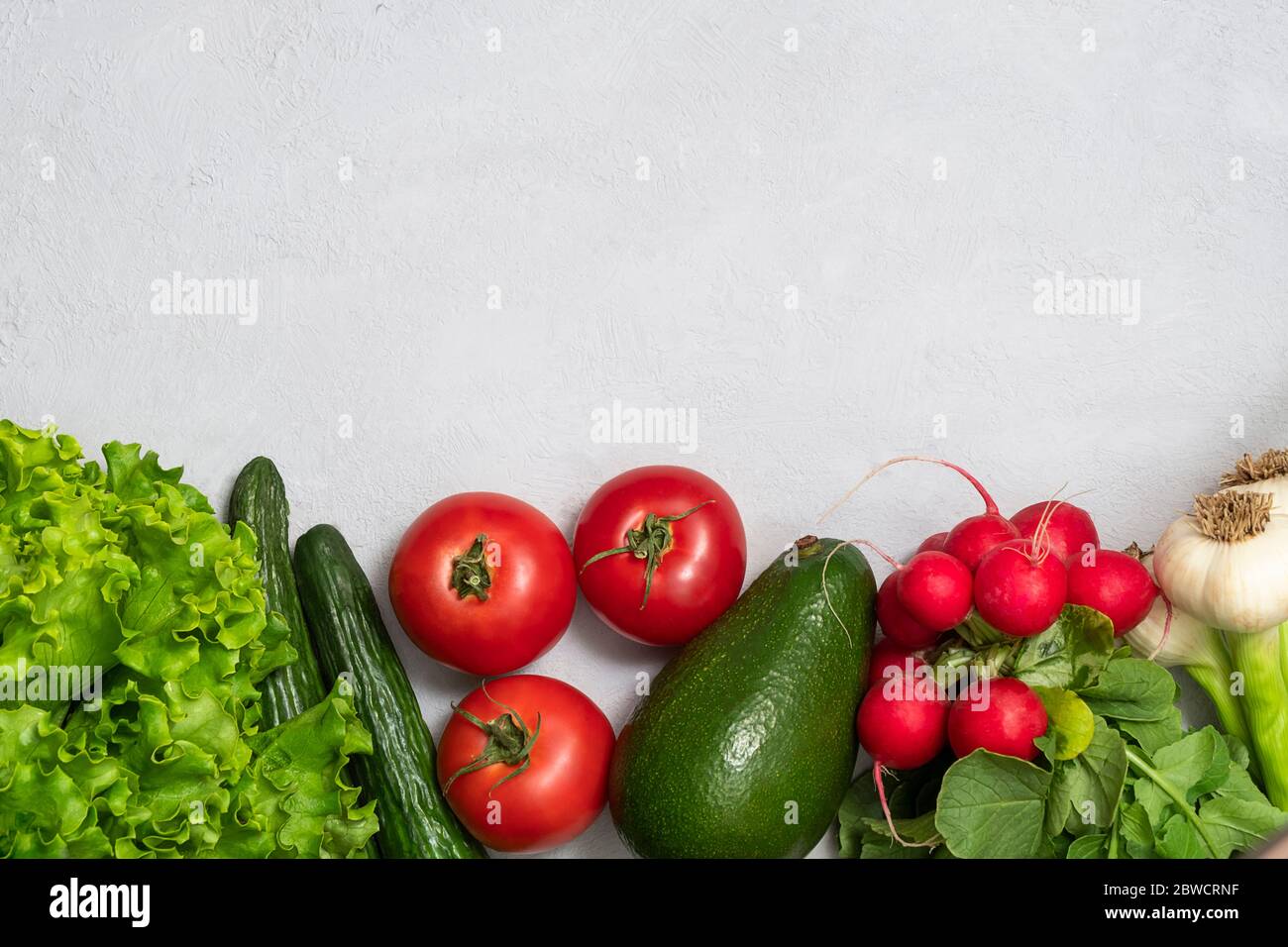 Plat de légumes frais avec espace de copie. Manger propre, régime alcalin, concept végétarien Banque D'Images