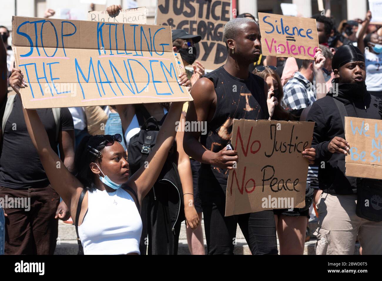 31 mai 2020. Londres, Royaume-Uni. Les partisans du groupe Black Lives comptent organiser une manifestation à genoux à Trafalgar Square pour l'américain George Floyd W. Banque D'Images