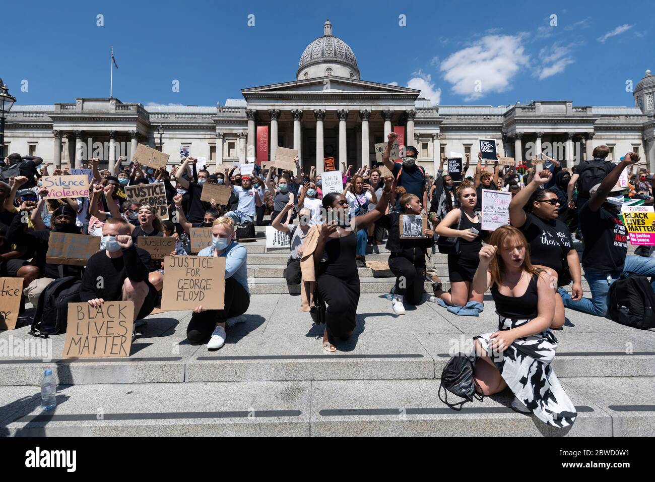 31 mai 2020. Londres, Royaume-Uni. Les partisans du groupe Black Lives comptent organiser une manifestation à genoux à Trafalgar Square pour l'américain George Floyd W. Banque D'Images