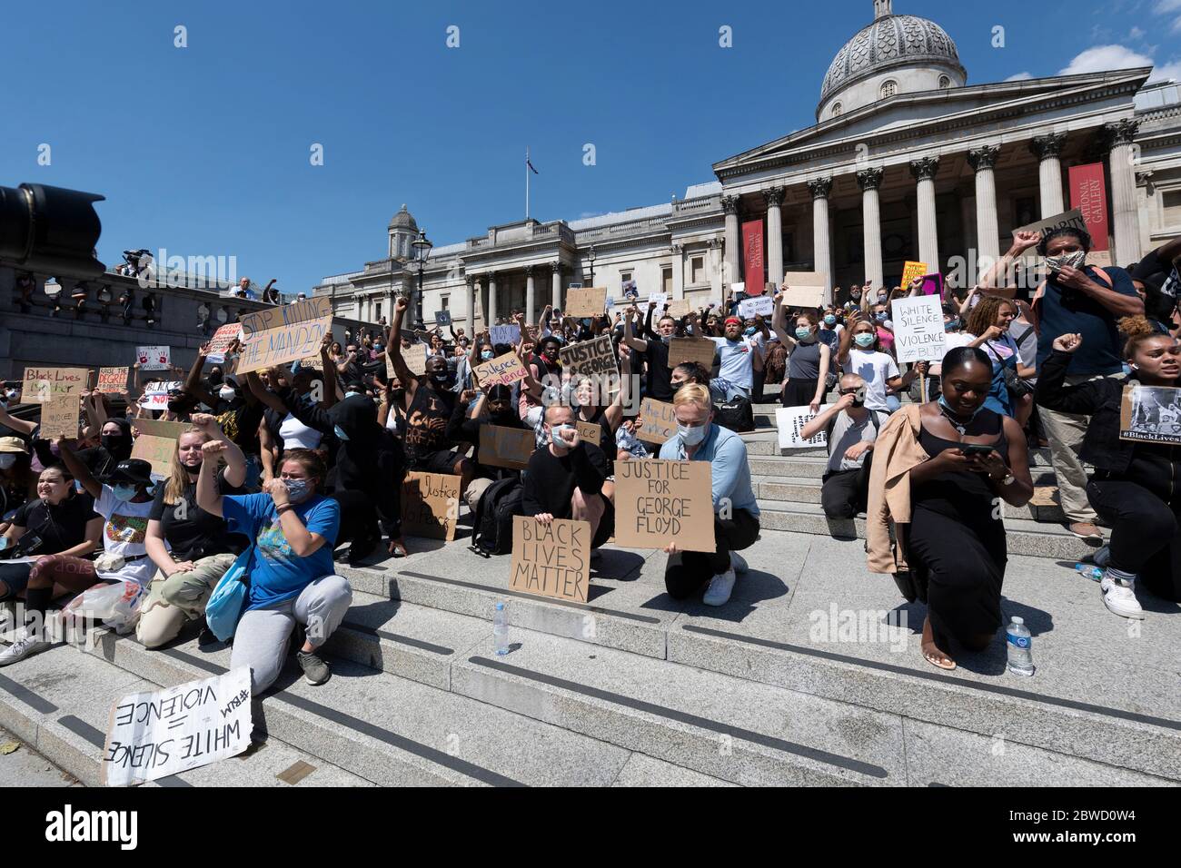 31 mai 2020. Londres, Royaume-Uni. Les partisans du groupe Black Lives comptent organiser une manifestation à genoux à Trafalgar Square pour l'américain George Floyd W. Banque D'Images
