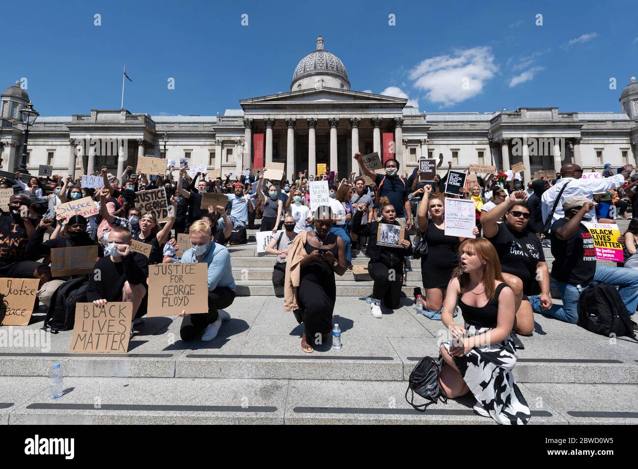 31 mai 2020. Londres, Royaume-Uni. Les partisans du groupe Black Lives comptent organiser une manifestation à genoux à Trafalgar Square pour l'américain George Floyd W. Banque D'Images