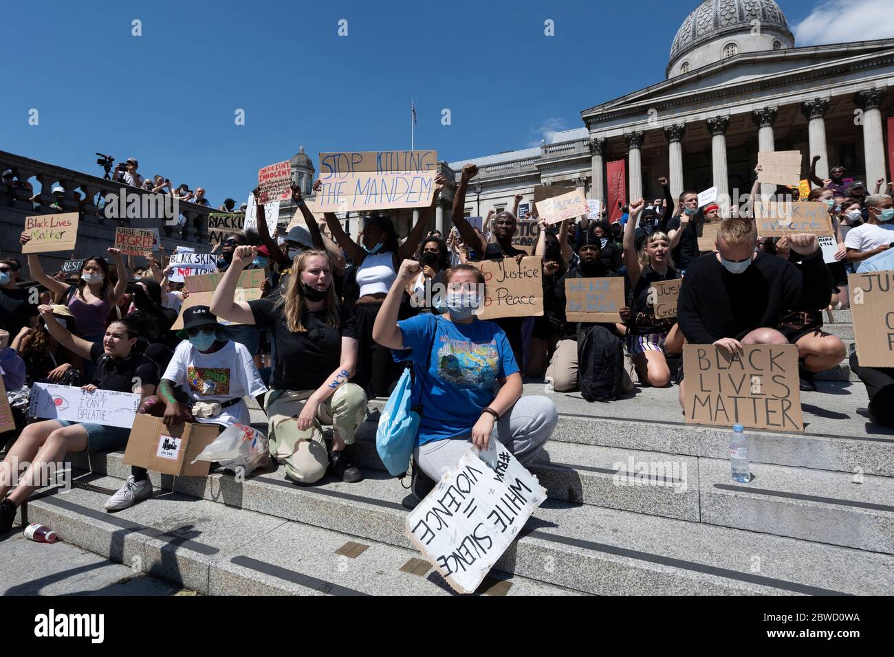 31 mai 2020. Londres, Royaume-Uni. Les partisans du groupe Black Lives comptent organiser une manifestation à genoux à Trafalgar Square pour l'américain George Floyd W. Banque D'Images