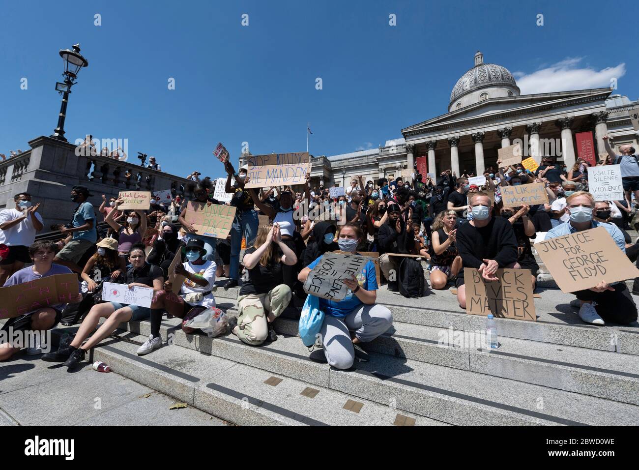 31 mai 2020. Londres, Royaume-Uni. Les partisans du groupe Black Lives comptent organiser une manifestation à genoux à Trafalgar Square pour l'américain George Floyd W. Banque D'Images
