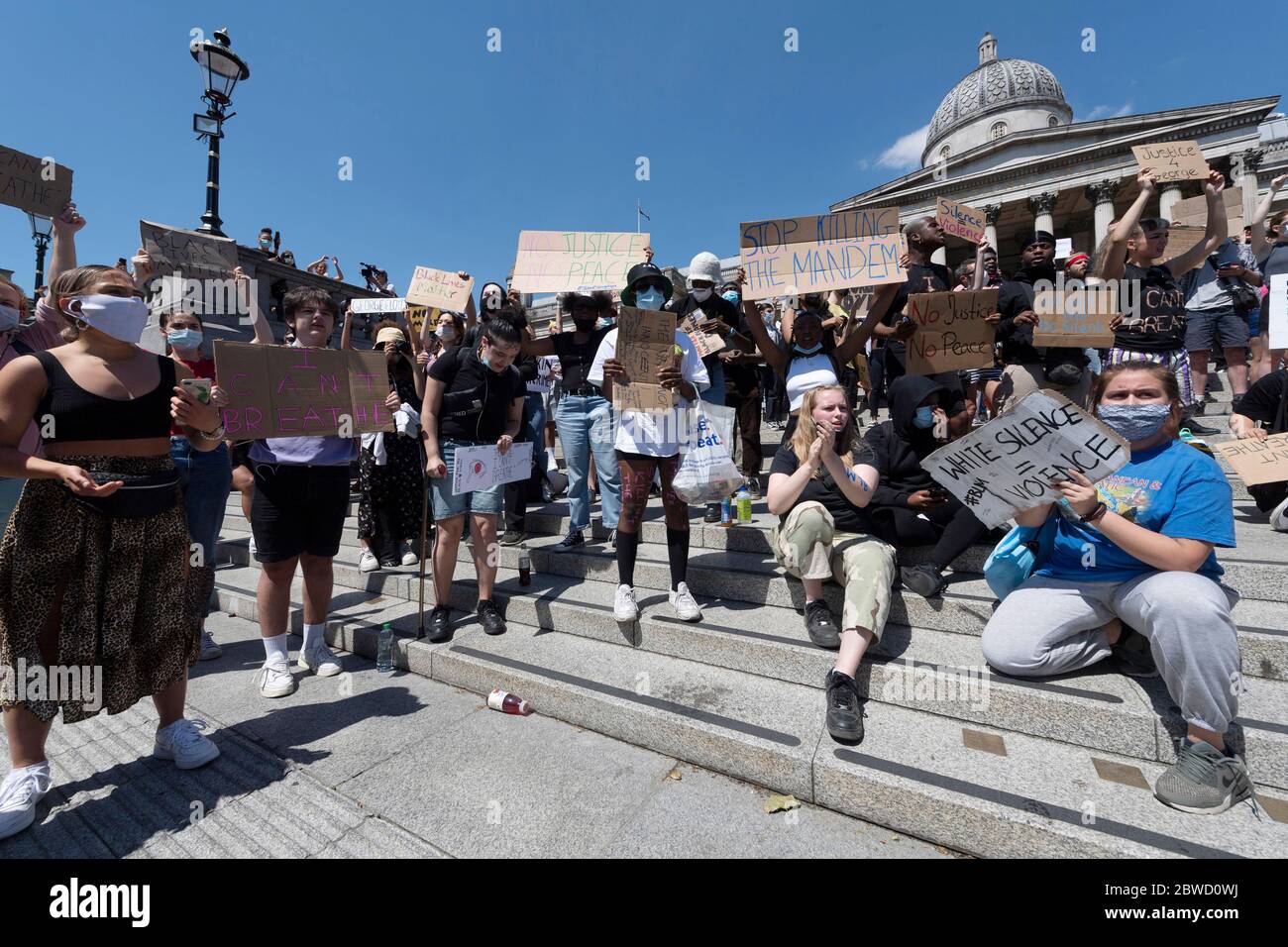 31 mai 2020. Londres, Royaume-Uni. Les partisans du groupe Black Lives comptent organiser une manifestation à genoux à Trafalgar Square pour l'américain George Floyd W. Banque D'Images