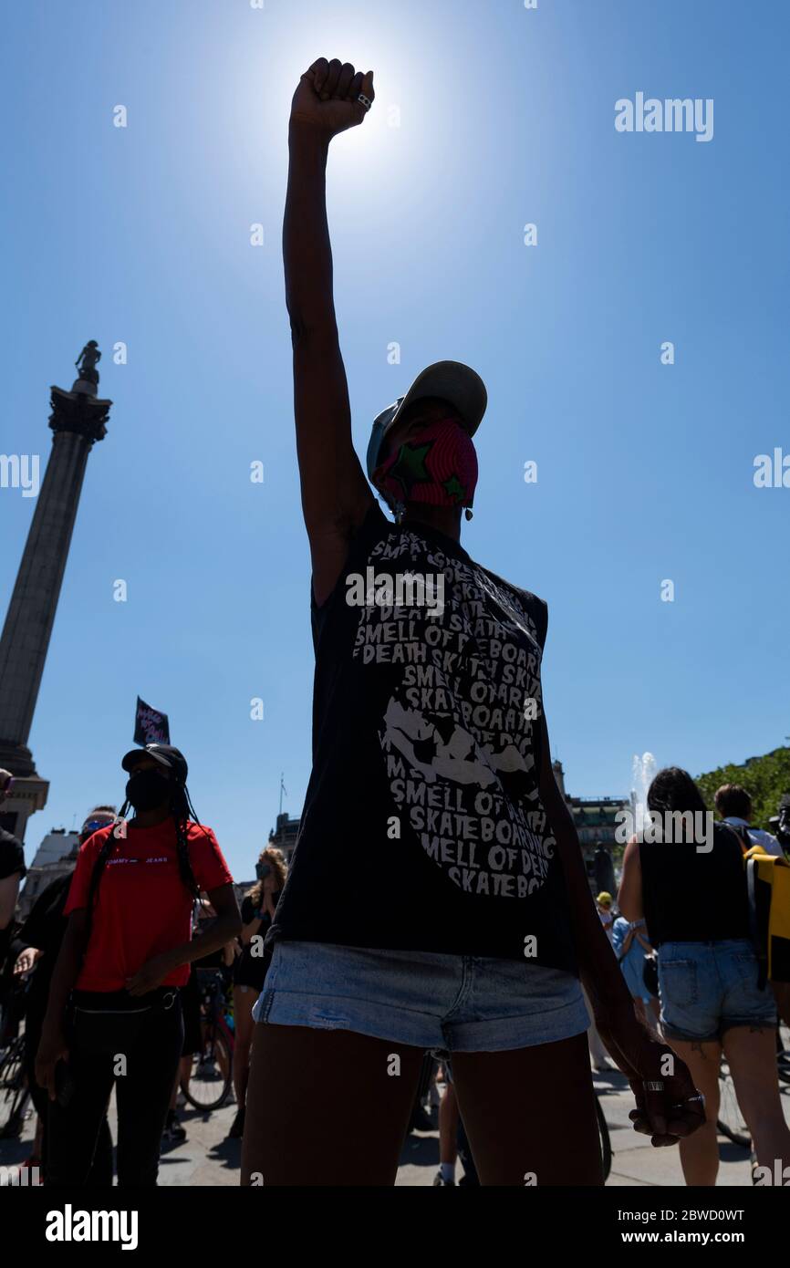 31 mai 2020. Londres, Royaume-Uni. Les partisans du groupe Black Lives comptent organiser une manifestation à genoux à Trafalgar Square pour l'américain George Floyd W. Banque D'Images