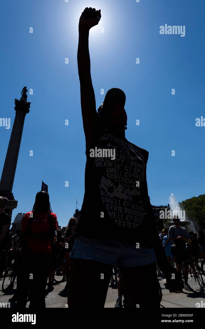 31 mai 2020. Londres, Royaume-Uni. Les partisans du groupe Black Lives comptent organiser une manifestation à genoux à Trafalgar Square pour l'américain George Floyd W. Banque D'Images