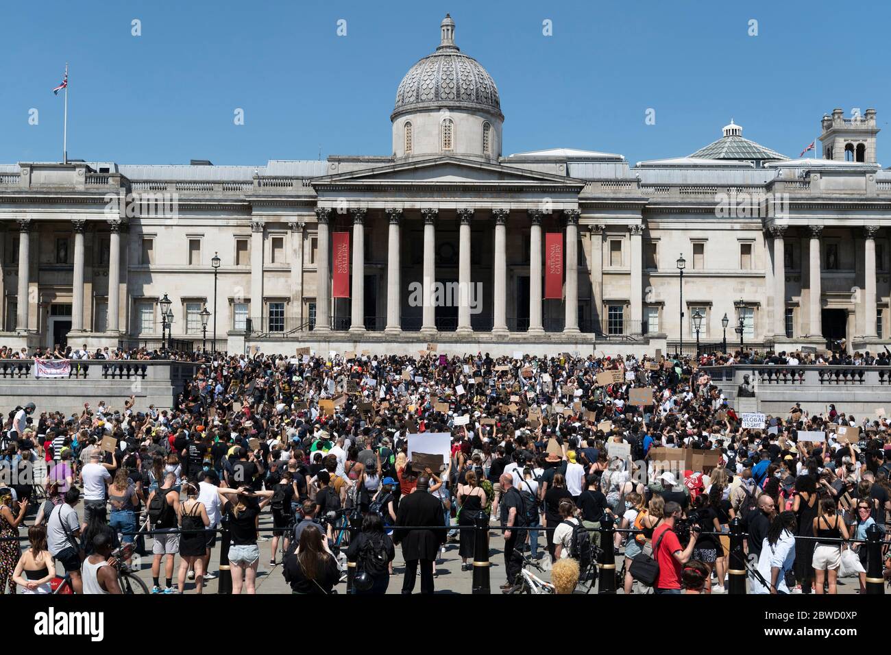 31 mai 2020. Londres, Royaume-Uni. Les partisans du groupe Black Lives comptent organiser une manifestation à genoux à Trafalgar Square pour l'américain George Floyd W. Banque D'Images