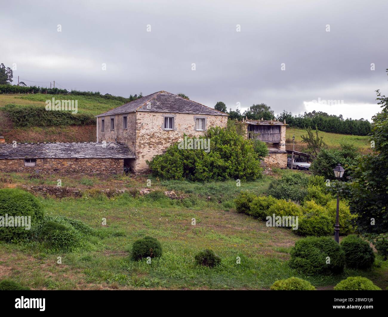 Casa con hórreo cabazo en Foz. Lugo. Galice. Espagne Banque D'Images