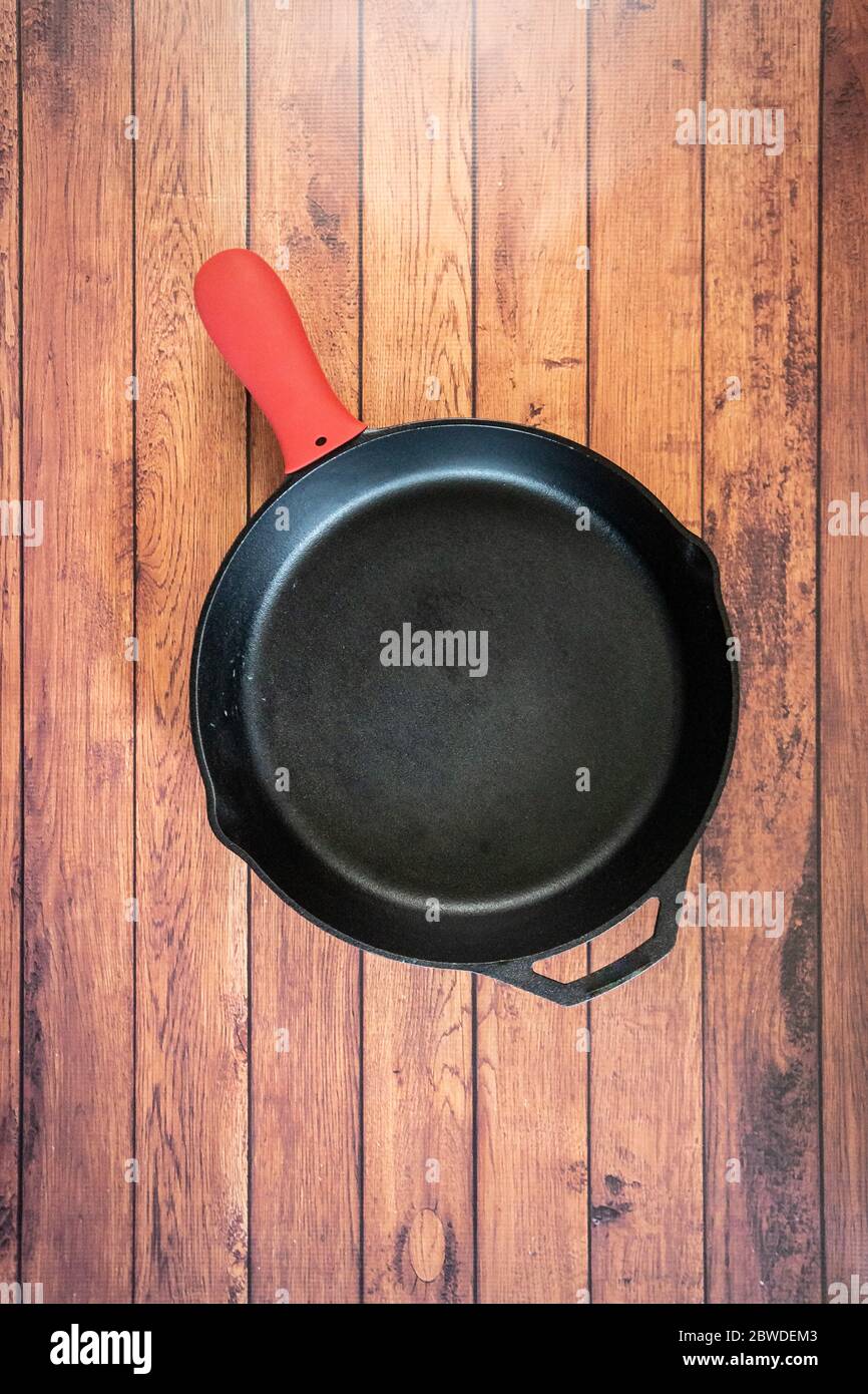Silicone poignée de poêle chaude support de couvercle - accessoire de cuisine isolant protège les mains des poignées de poêle chaude. Silicone résistant à la chaleur crée l'insulatine Banque D'Images