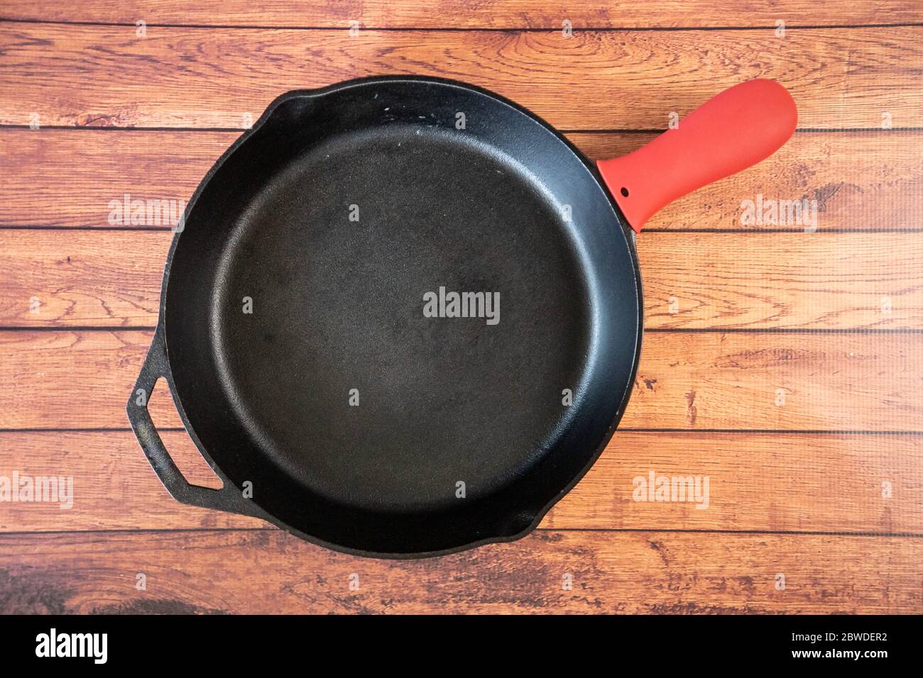 Silicone poignée de poêle chaude support de couvercle - accessoire de cuisine isolant protège les mains des poignées de poêle chaude. Silicone résistant à la chaleur crée l'insulatine Banque D'Images